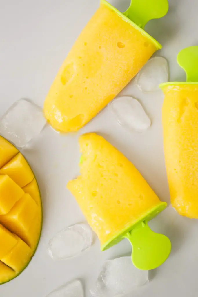 Paletas de mango caseras fáciles (4 ingredientes) Paletas de mango caseras fáciles (4 ingredientes)