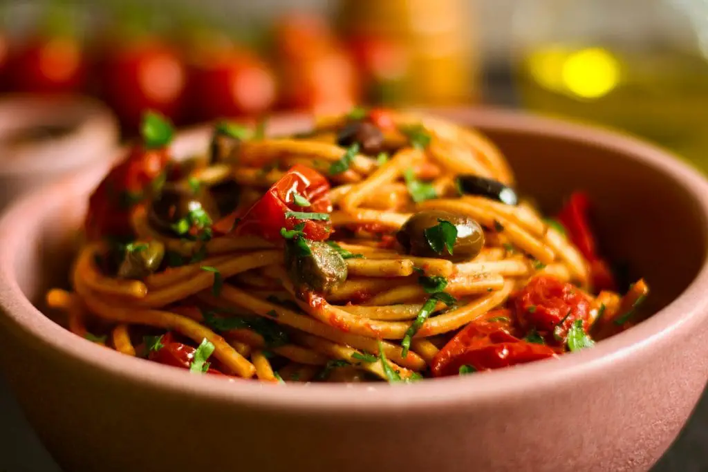 La mejor pasta puttanesca vegana sin anchoas La mejor pasta puttanesca vegana sin anchoas