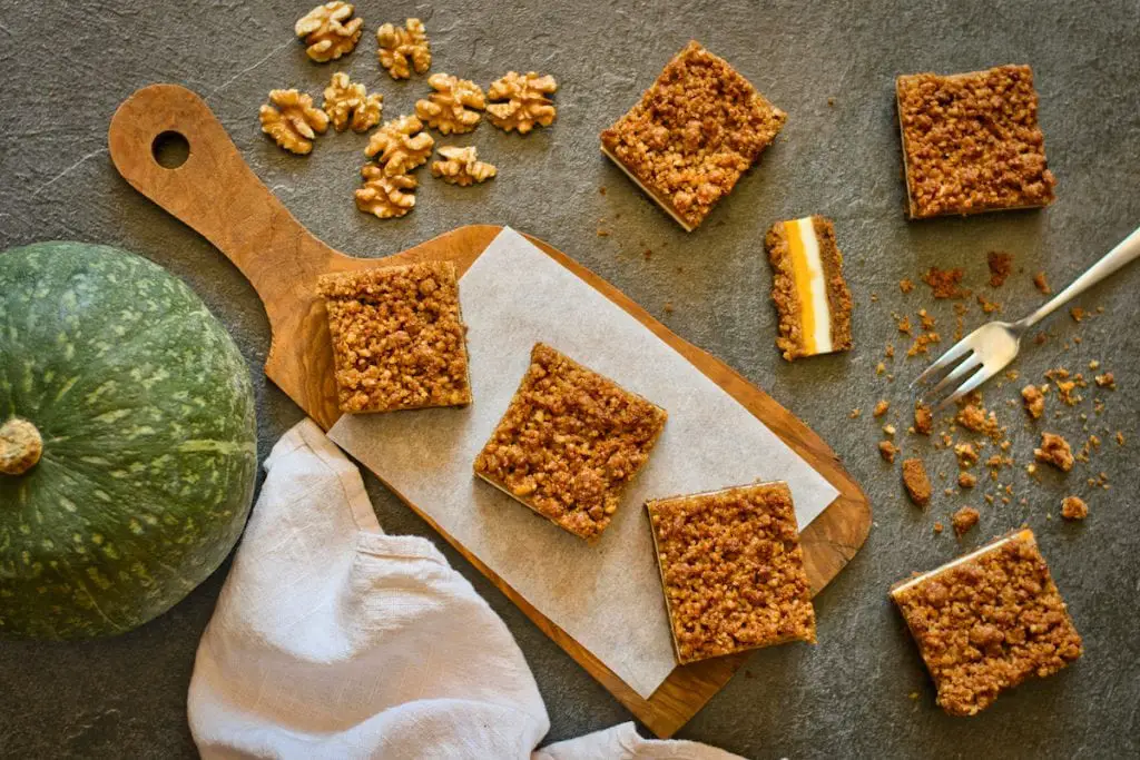 Barras veganas de tarta de queso y calabaza (con galletas Lotus Biscoff)