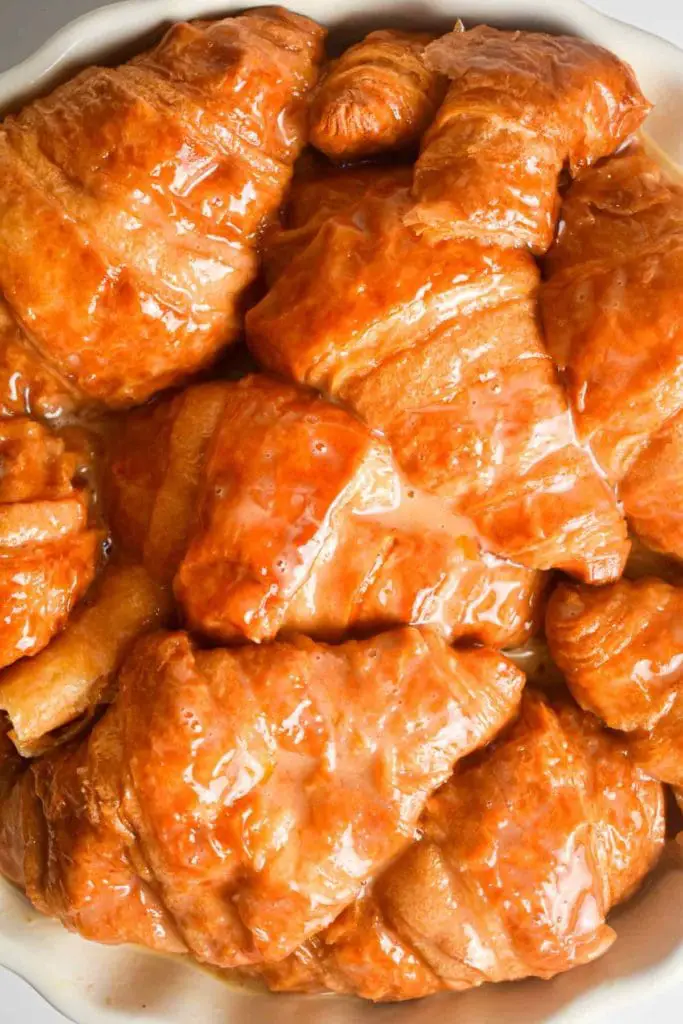 Los plátanos promueven el budín de pan con croissant Los plátanos promueven el budín de pan con croissant