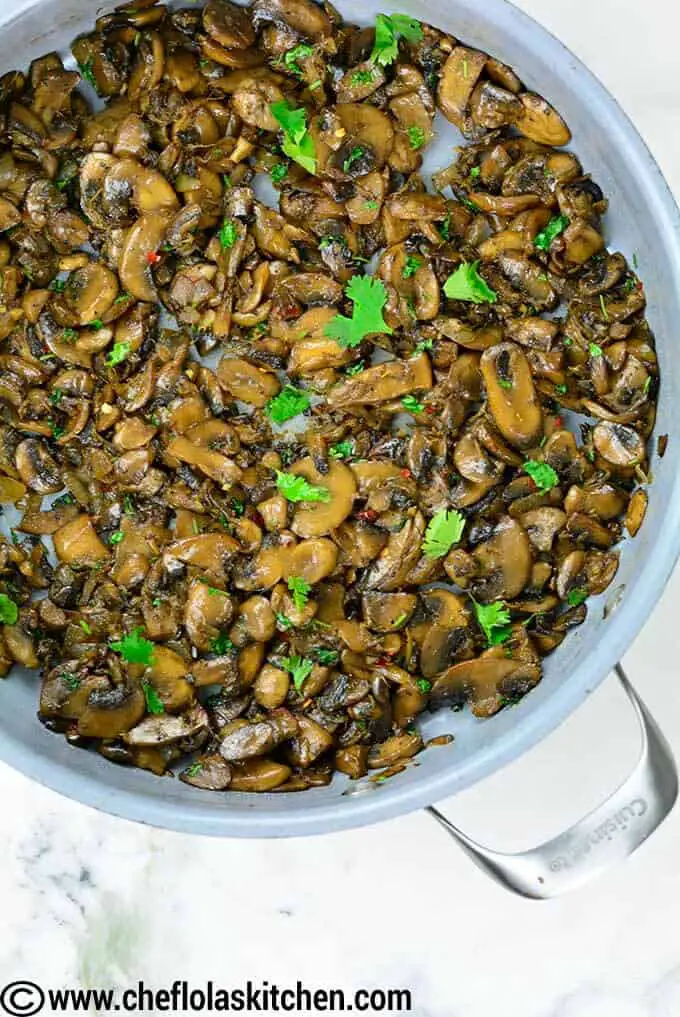 Champiñones salteados con ajo Champiñones salteados con ajo