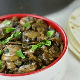 Champiñones salteados con ajo