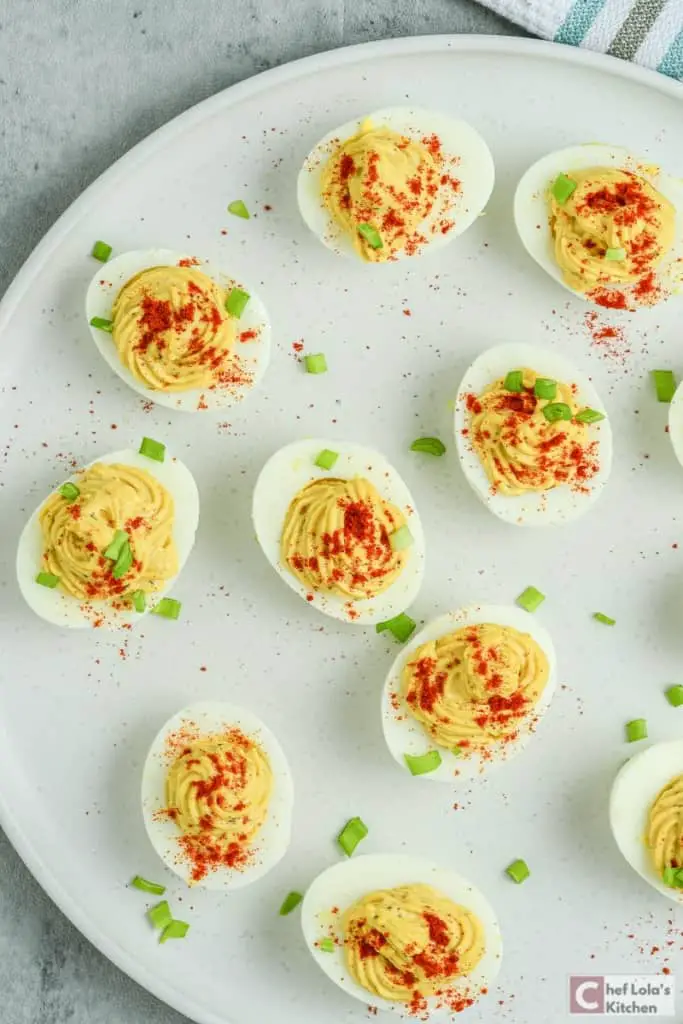 Huevos rellenos de Dijon, brillantes y atrevidos Huevos rellenos de Dijon, brillantes y atrevidos