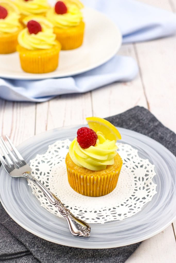 Los mejores cupcakes de limón y frambuesa con mezcla para pastel