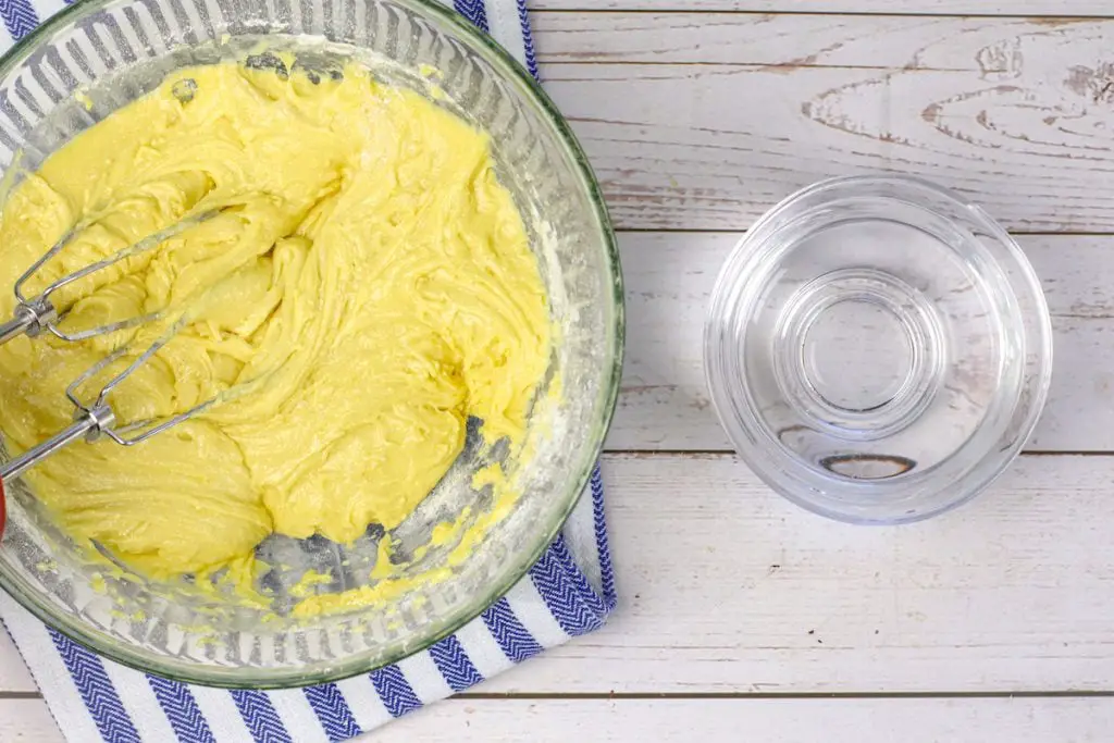 Los mejores cupcakes de limón y frambuesa con mezcla para pastel