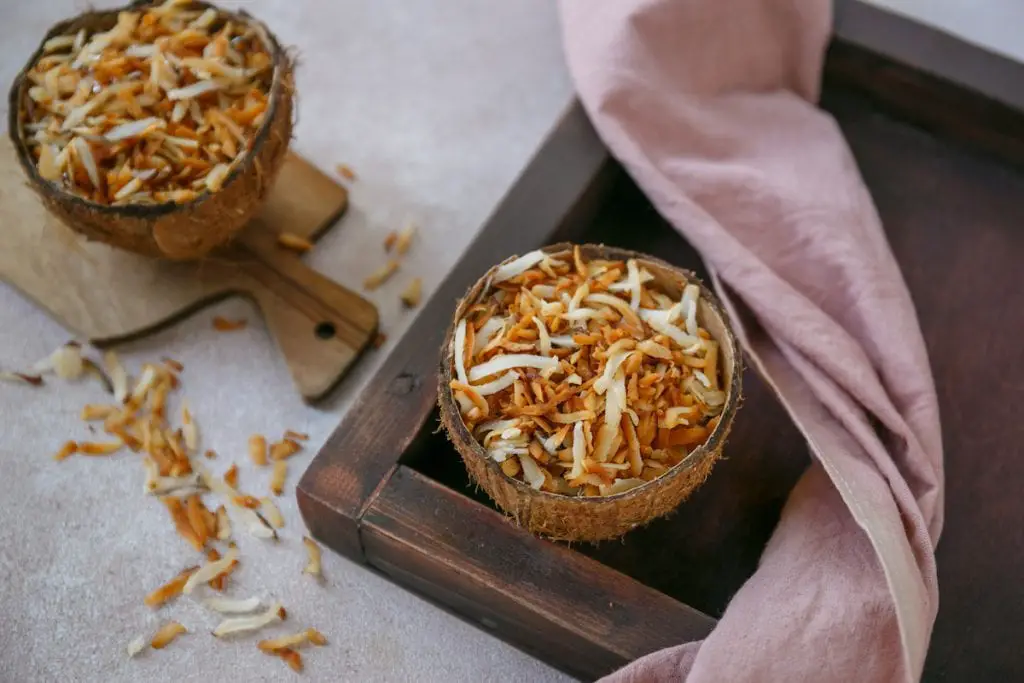 Cómo hacer dulce de coco crujiente nigeriano (3 ingredientes) Cómo hacer dulce de coco crujiente nigeriano (3 ingredientes)