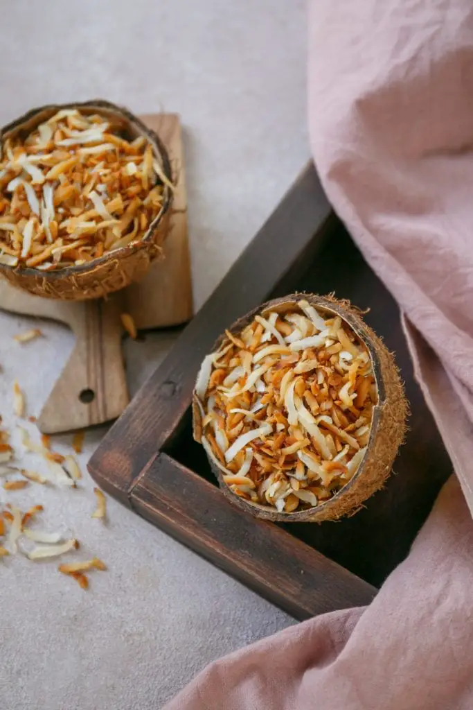 Cómo hacer dulce de coco crujiente nigeriano (3 ingredientes) Cómo hacer dulce de coco crujiente nigeriano (3 ingredientes)