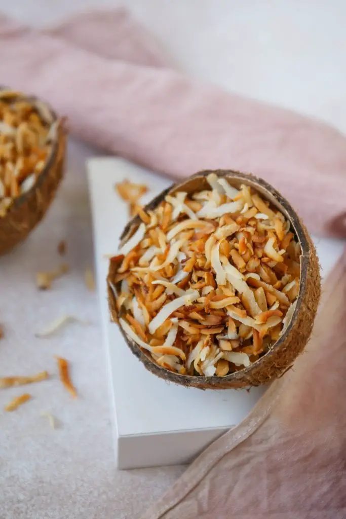 Cómo hacer dulce de coco crujiente nigeriano (3 ingredientes) Cómo hacer dulce de coco crujiente nigeriano (3 ingredientes)