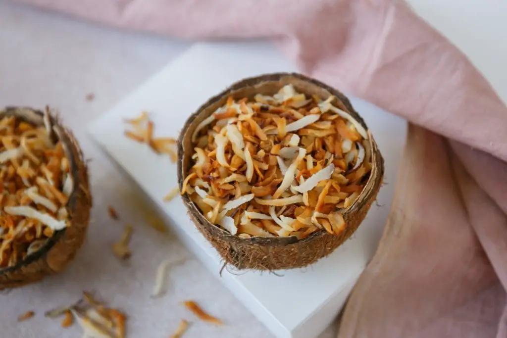 Cómo hacer dulce de coco crujiente nigeriano (3 ingredientes) Cómo hacer dulce de coco crujiente nigeriano (3 ingredientes)