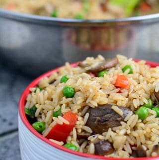 Arroz con champiñones salado y fácil