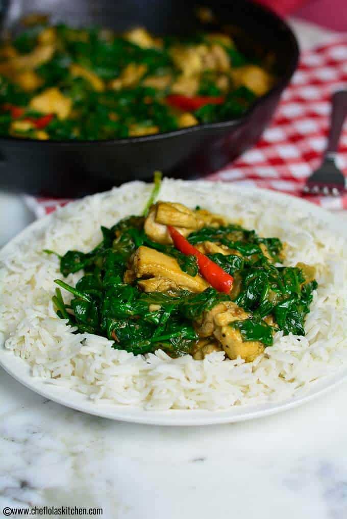 Freír pollo con espinacas