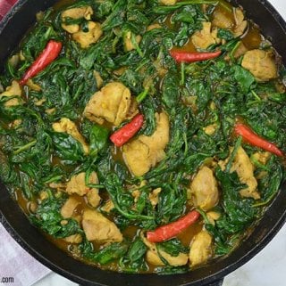 Freír pollo con espinacas Freír pollo con espinacas