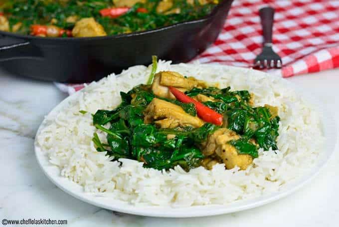 Freír pollo con espinacas