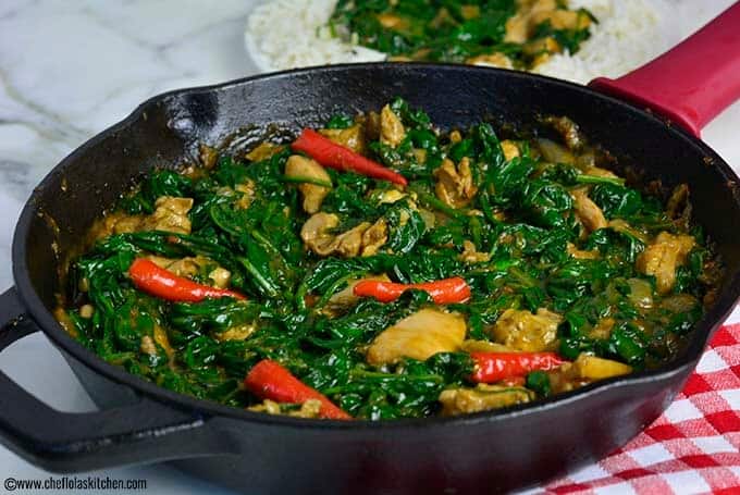 Freír pollo con espinacas