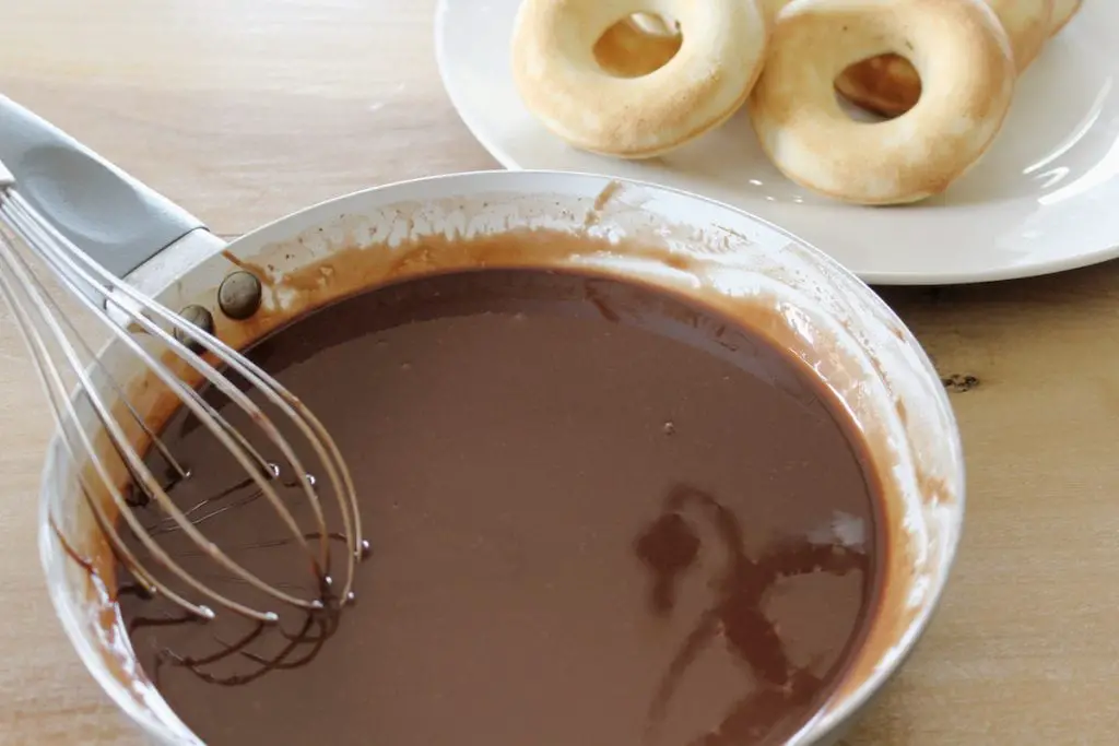 Las mejores donas horneadas caseras: Krispy Kreme Snickers Donuts Las mejores donas horneadas caseras: Krispy Kreme Snickers Donuts