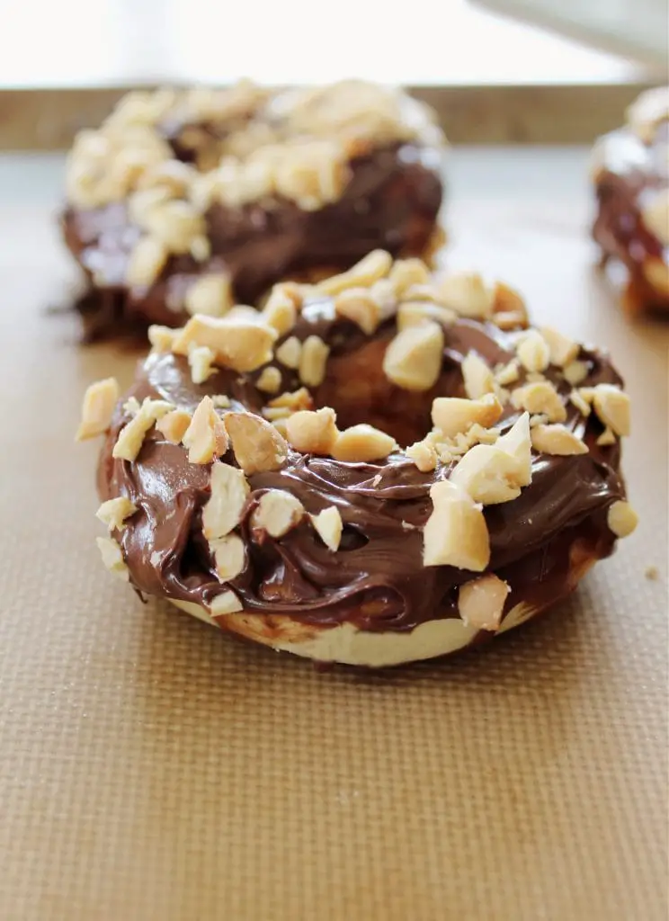 Las mejores donas horneadas caseras: Krispy Kreme Snickers Donuts