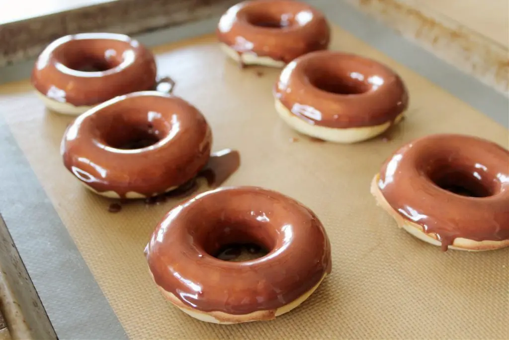 Las mejores donas horneadas caseras: Krispy Kreme Snickers Donuts