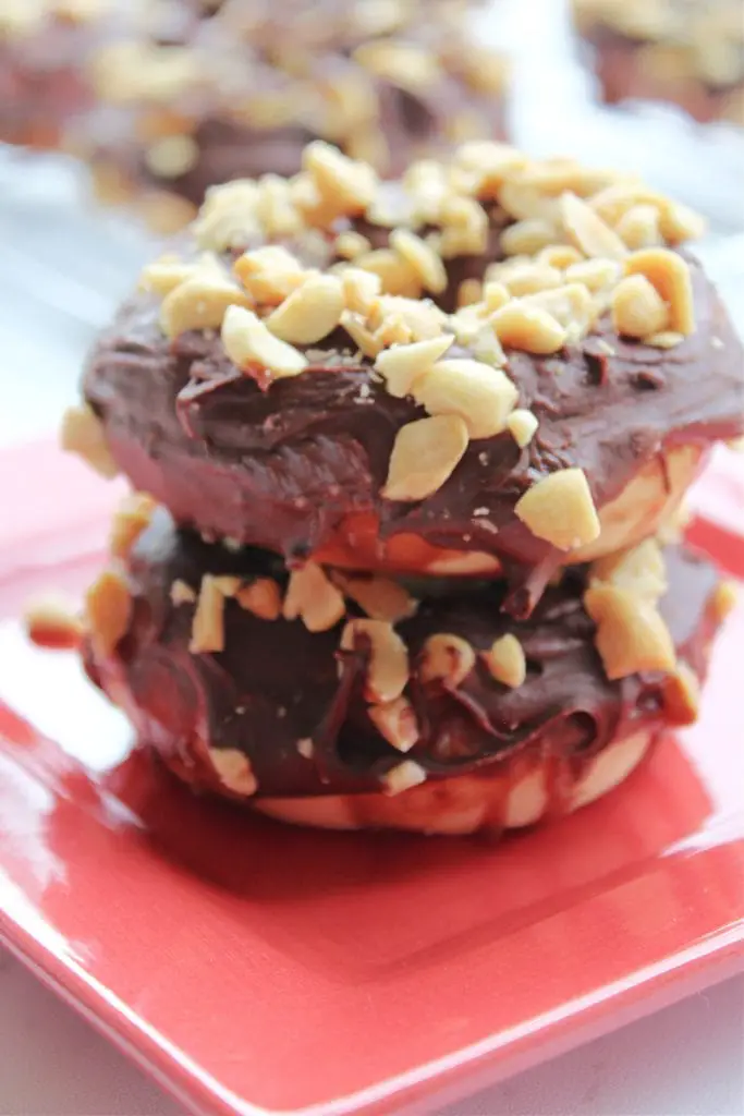 Las mejores donas horneadas caseras: Krispy Kreme Snickers Donuts