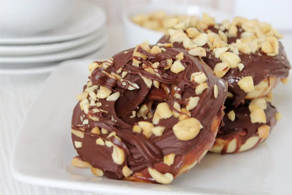 Las mejores donas horneadas caseras: Krispy Kreme Snickers Donuts