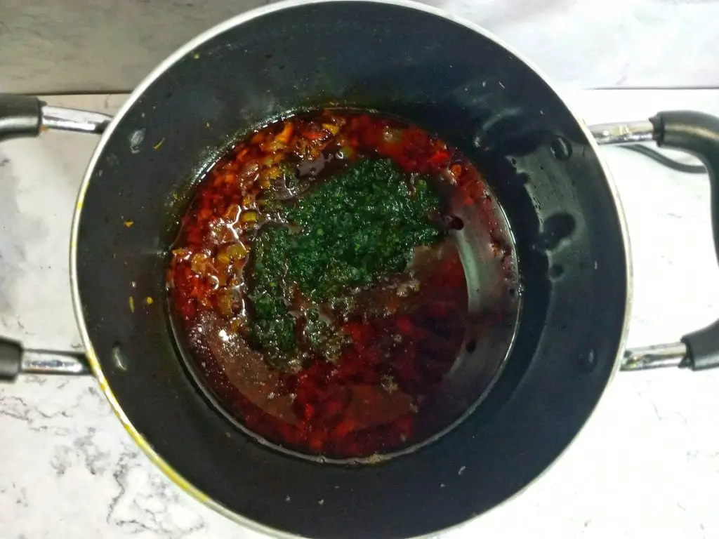 Auténtica receta de sopa nigeriana Afang con okazi y hojas de agua