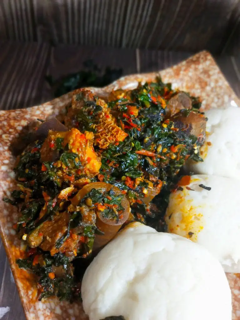 Cómo hacer Efo Riro (receta fácil de guiso de espinacas nigeriano)