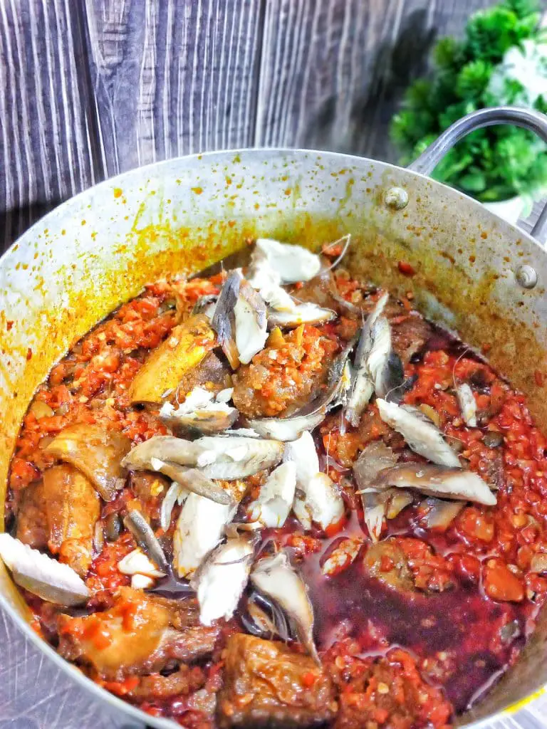 Cómo hacer Efo Riro (receta fácil de guiso de espinacas nigeriano) Cómo hacer Efo Riro (receta fácil de guiso de espinacas nigeriano)