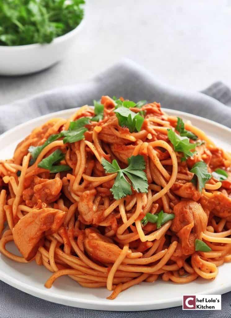 Receta casera de espaguetis con pollo picante