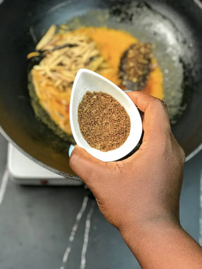 Receta nigeriana de Nkwobi (manjar picante de patas de vaca) Receta nigeriana de Nkwobi (manjar picante de patas de vaca)