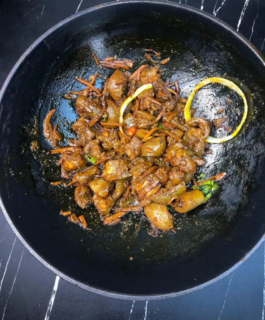 Receta nigeriana de Nkwobi (manjar picante de patas de vaca) Receta nigeriana de Nkwobi (manjar picante de patas de vaca)