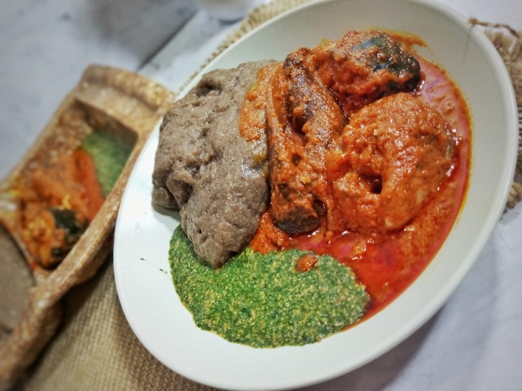 Receta fácil de sopa nigeriana Ewedu (sopa de hojas de yute y amala)