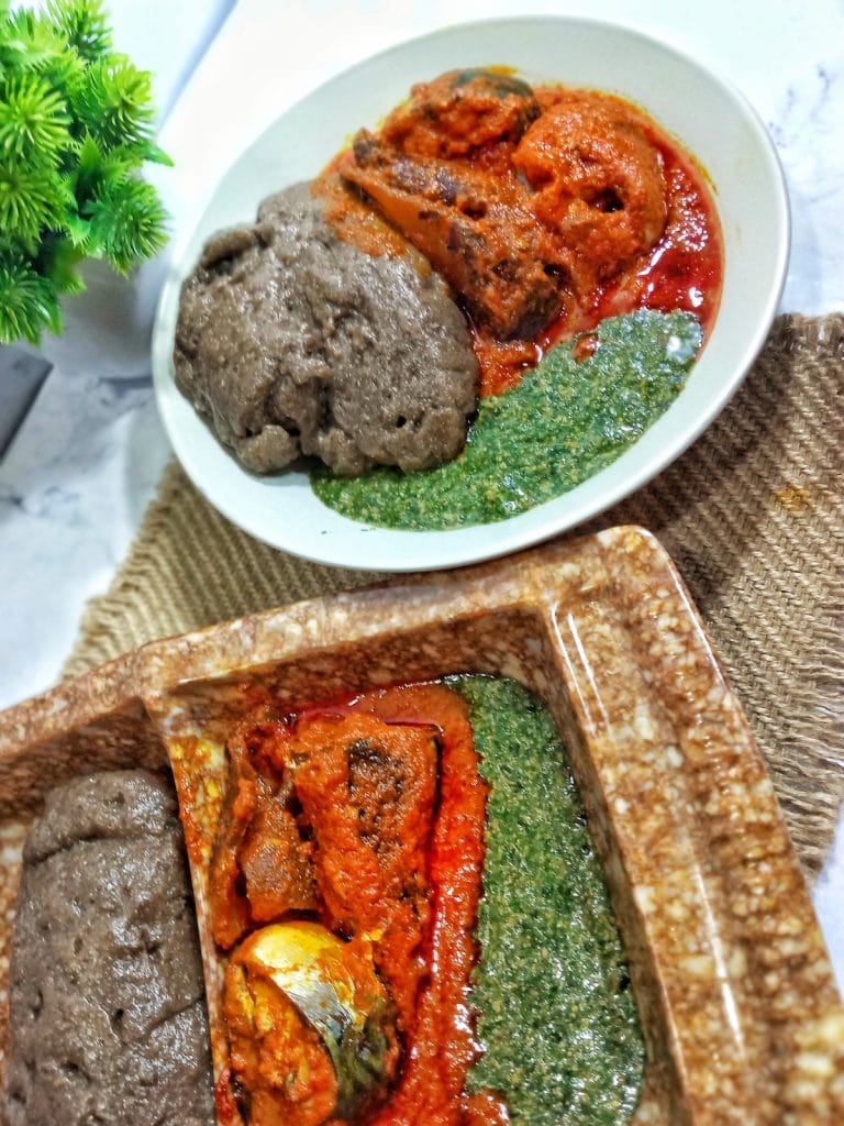 Receta fácil de sopa nigeriana Ewedu (sopa de hojas de yute y amala)