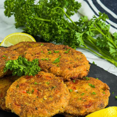 Cómo preparar croquetas de salmón al estilo sureño