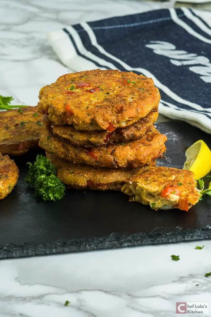 Cómo preparar croquetas de salmón al estilo sureño