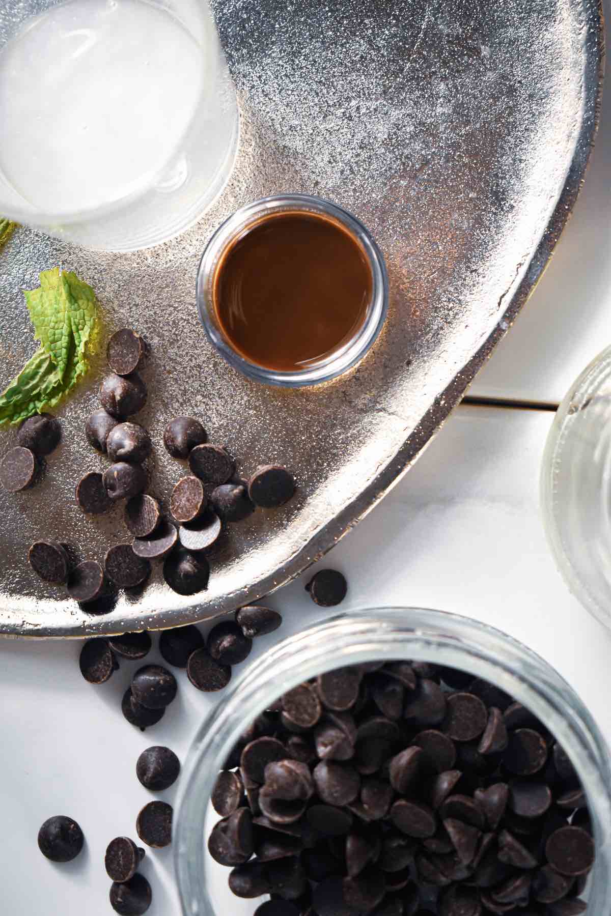 Receta fácil de brillo labial casero: brillo labial de chocolate y menta Receta fácil de brillo labial casero: brillo labial de chocolate y menta