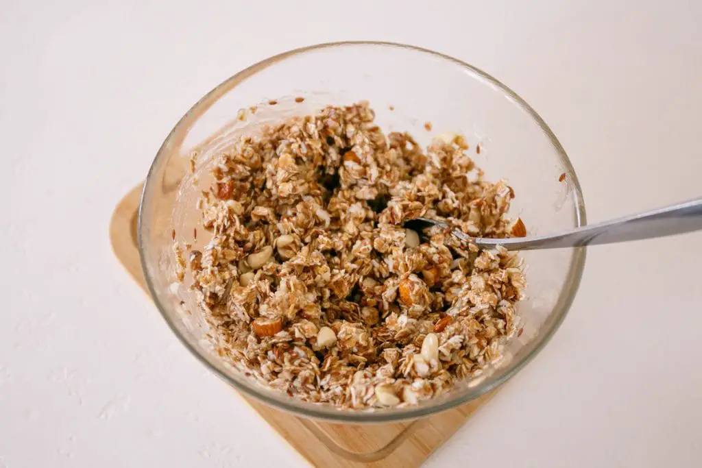Deliciosa y nutritiva receta casera de granola de plátano Deliciosa y nutritiva receta casera de granola de plátano