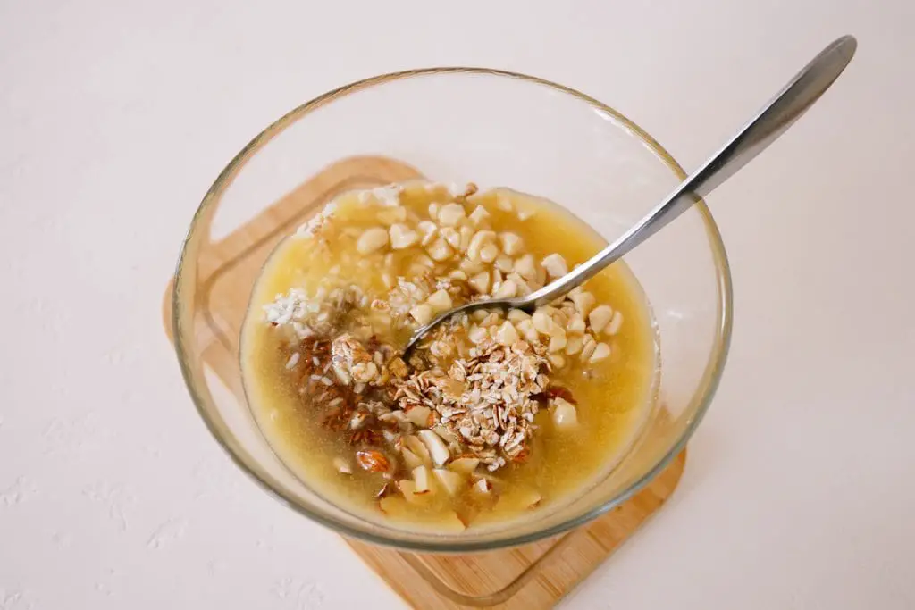 Deliciosa y nutritiva receta casera de granola de plátano Deliciosa y nutritiva receta casera de granola de plátano