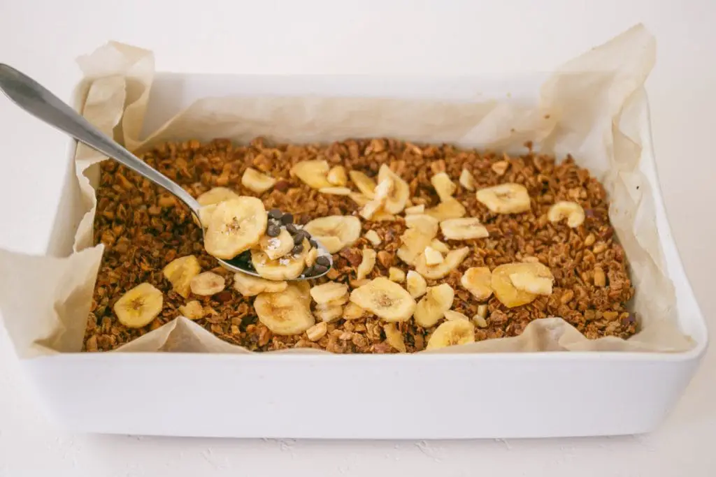 Deliciosa y nutritiva receta casera de granola de plátano Deliciosa y nutritiva receta casera de granola de plátano