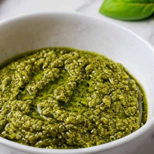 Receta casera de pesto de albahaca