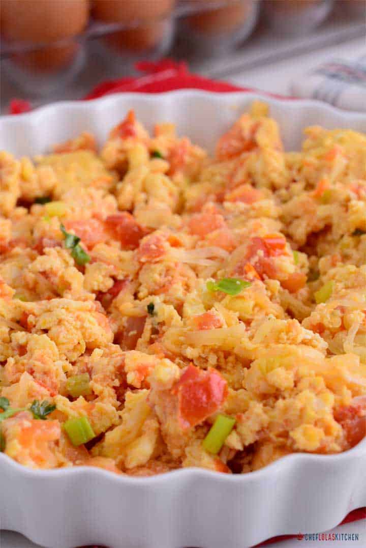 Patatas para el desayuno y estofado de huevo