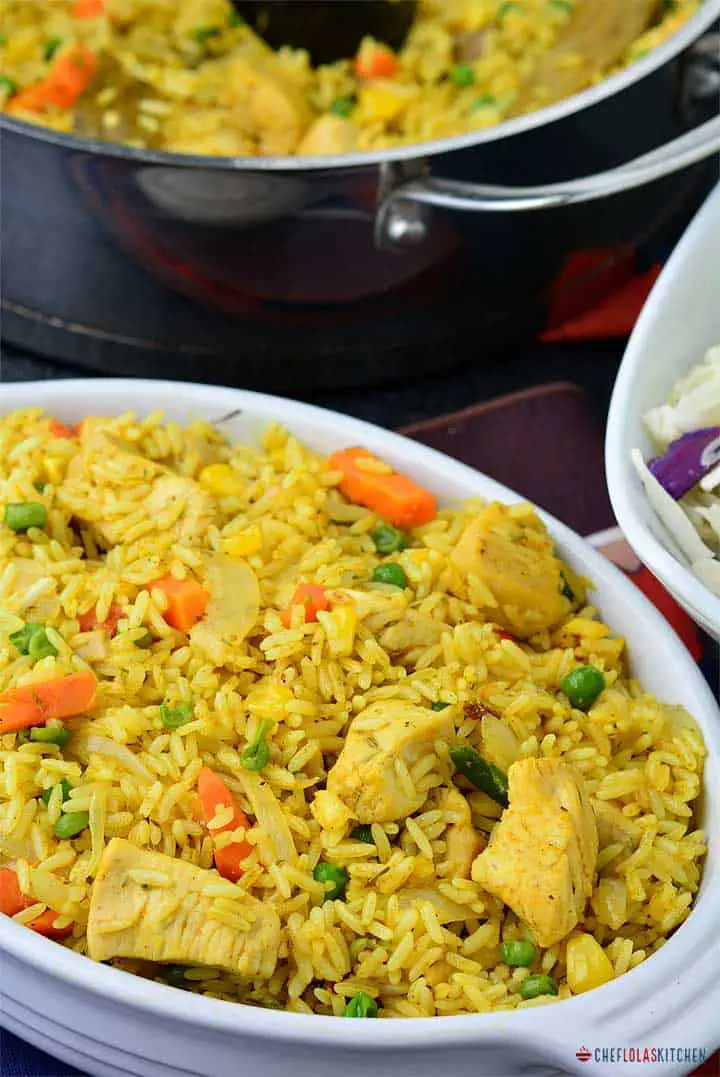 Arroz frito con pollo al estilo nigeriano