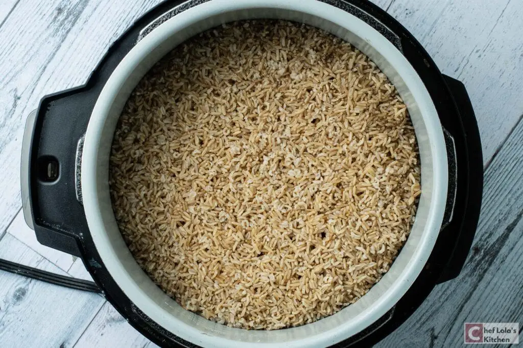 Arroz integral instantáneo en una olla Arroz integral instantáneo en una olla