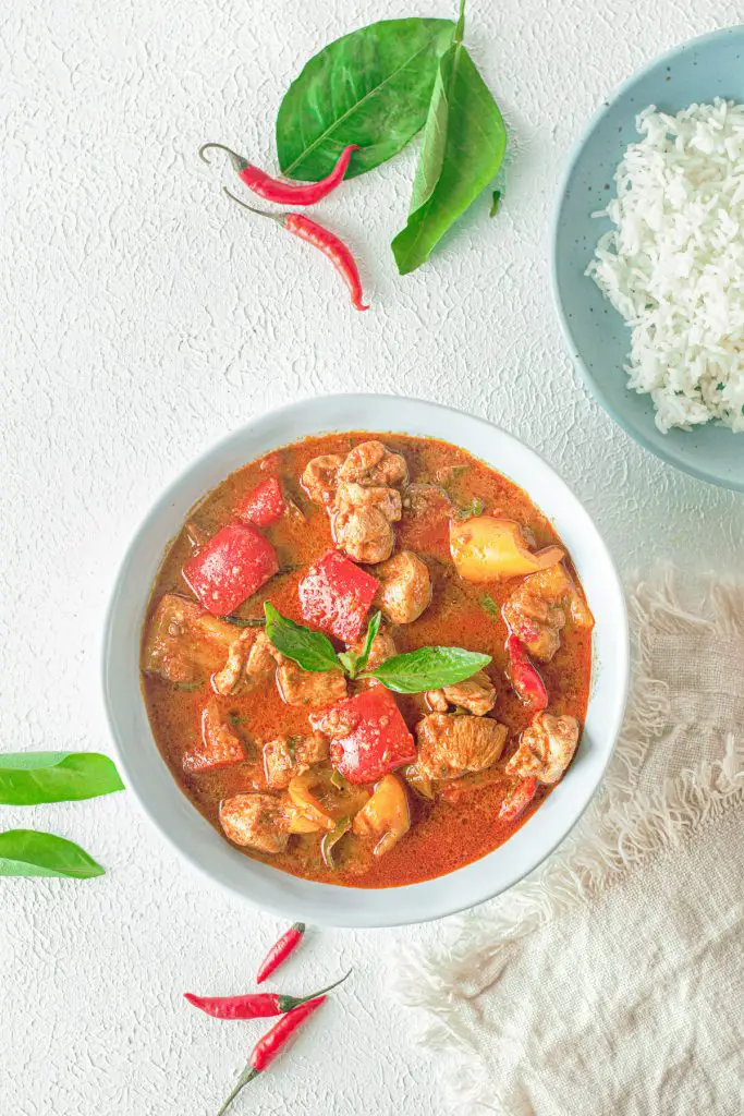 Auténtico pollo al curry panang en 30 minutos