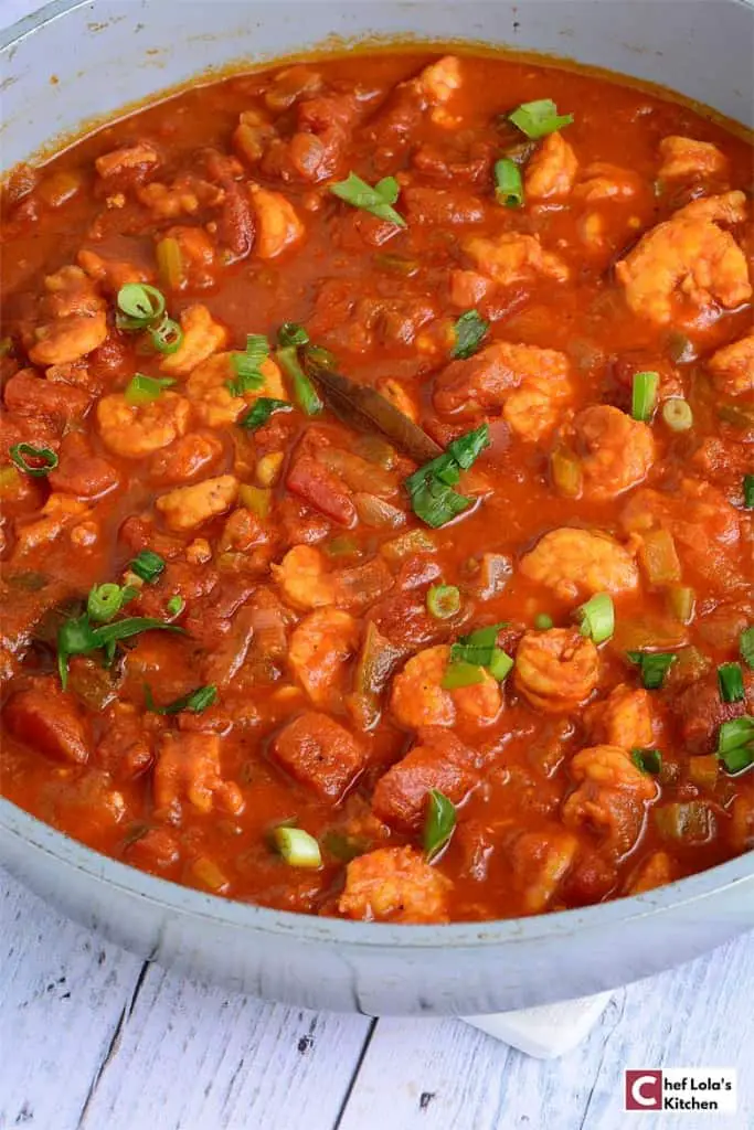 Camarones criollos: un plato sureño clásico Camarones criollos: un plato sureño clásico
