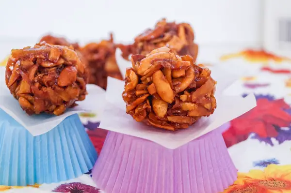 Caramelos de coco con nueces Caramelos de coco con nueces