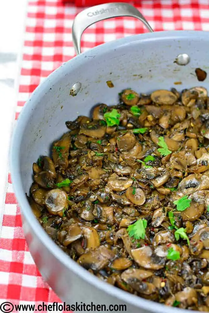 Champiñones salteados con ajo Champiñones salteados con ajo