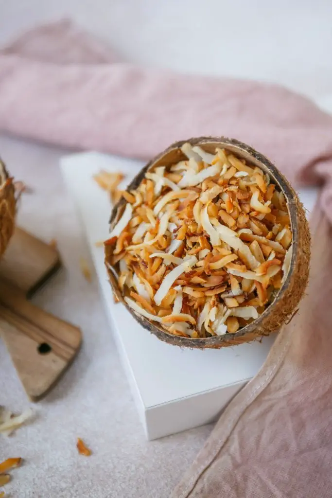 Cómo hacer dulce de coco crujiente nigeriano (3 ingredientes) Cómo hacer dulce de coco crujiente nigeriano (3 ingredientes)