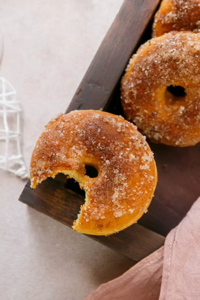 Deliciosas donas de calabaza al horno (con una pizca de especias de calabaza)