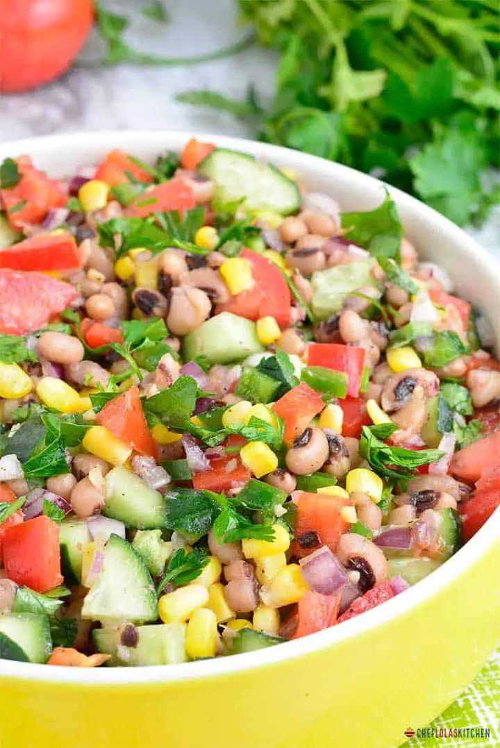Ensalada de Black Eyed Peas con aderezo de vinagreta simple