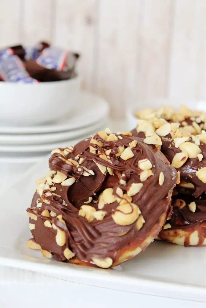 Las mejores donas horneadas caseras: Krispy Kreme Snickers Donuts