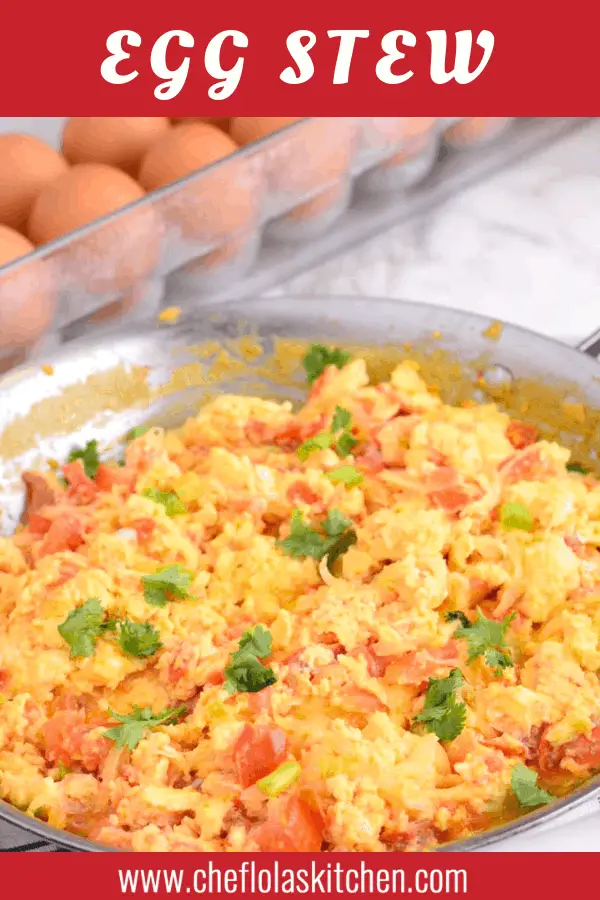 Patatas para el desayuno y estofado de huevo